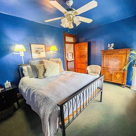 Off Broadway B & B DEN Exterior photo
