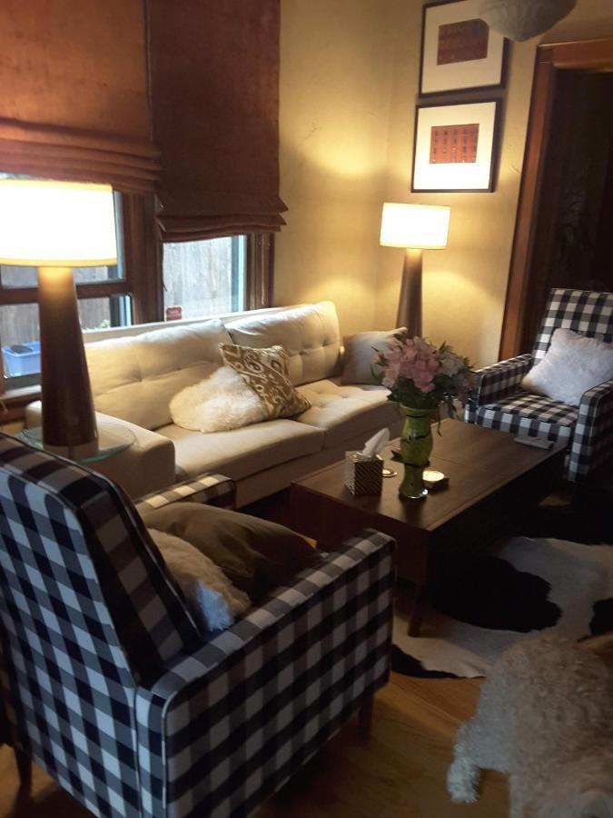 Off Broadway B & B DEN Exterior photo